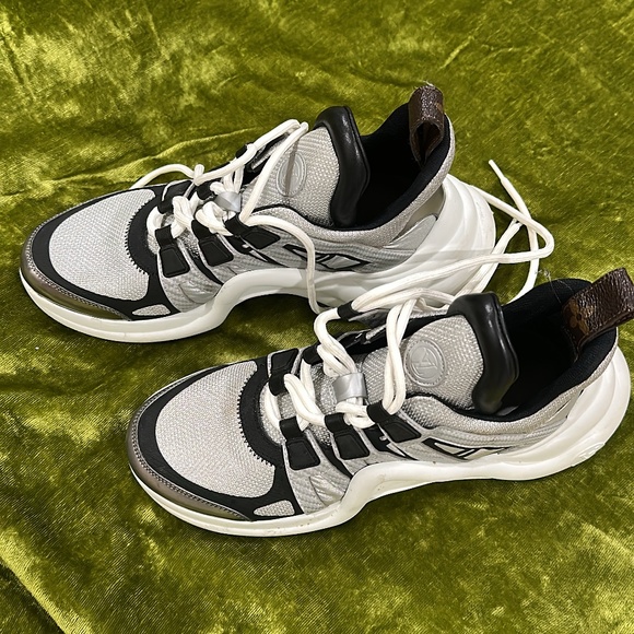 Louis Vuitton sneakers - Picture 1 of 3